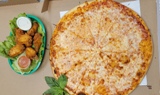 14" LARGE PIZZA + 7 WINGS image